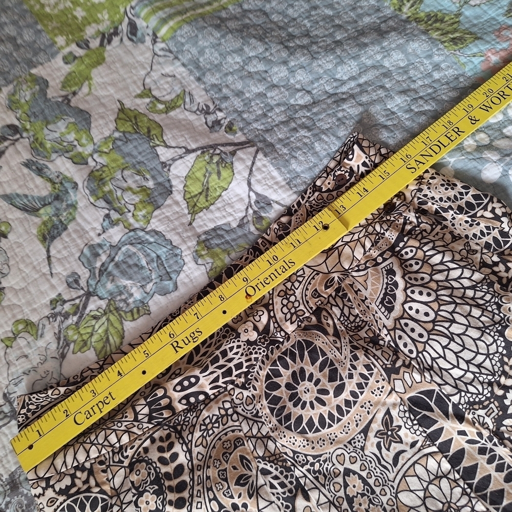 Geoffrey Beene Black and Cream Patterned Fabric - Picture 8 of 12